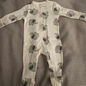 old navy size 6-9 months elephant footie never been worn